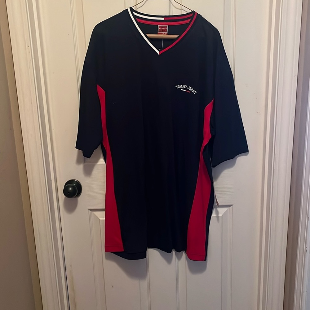 Never worn XL/XG Tommy Jeans shirt